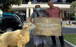 Sambut Iduladha 1443 H, Ambarrukmo Group Serahkan Hewan Kurban