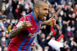 Kecewa, Dani Alves Umbar Aib Barcelona