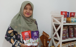Tak Cuma Jualan, Perempuan Ini Bertekad Jadikan Jamu Gaya Hidup Anak Muda