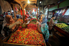 Harga Bawang dan Telur Melejit, Cabai Turun Perlahan