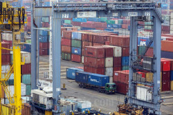 Terbesar dalam Sejarah, Surplus Perdagangan Semester I/2022 Tembus US$24,89 Miliar