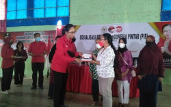Pelajar dan Mahasiswa Terima Bantuan PIP-KIK, Esti Wijayanti: Jangan Pakai Beli Lipstik!