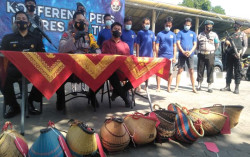 Judi Sabung Ayam di Bantul Digerebek, 35 Orang Ditangkap, 6 Jadi Tersangka, Salah Satunya Tukang Memandikan Ayam
