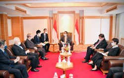 Airlangga Dampingi Jokowi Terima Ketua Liga Parlementer Jepang-Indonesia