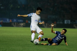 Arema FC Kalahkan PSIS Lewat Gol Menit Terakhir