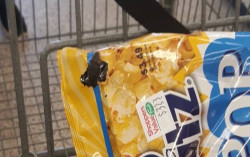 Niat Hati Berbelanja, Pembeli Ini Justru Temukan Ular di Bungkus Popcorn