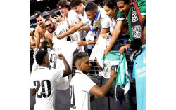 Bintang Real Madrid Tandatangani Bendera PSS Sleman, Akun Carlo Ancelotti Banjir Komentar
