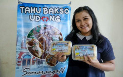 Usaha Keras Tak Pernah Khianati Hasil, Bakul Tahu Bakso Ini Kini Sukses