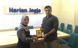 Majalah Komunikasi UM Belajar Pengelolaan Media Digital ke Harian Jogja
