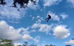 Jajal Keseruan Flying Fox Ledok Sambi, Solusi bagi yang Malas Lewat Tangga