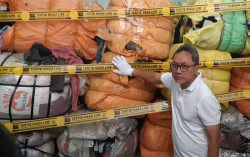 Baju Bekas Impor Rp9 Miliar Dibakar, Mendag: Bahaya!