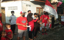 HUT RI, Warga Godean Jalan Sehat dengan Susuri Jalan Desa