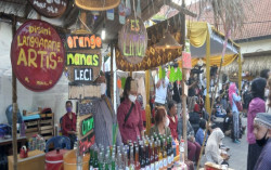 Ada Pasar Kangen Jogja, Obat Penawar Rindu Barang dan Kuliner Masa Lalu