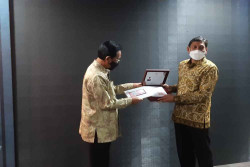 Sri Sultan HB X Terima Uang Emisi 2022 dengan Kode Unik