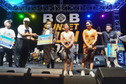 Seru dan Meriah! Banyak Peserta Gunakan Outfit Unik di BOB Sunset Run