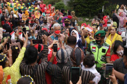 Ganjar Ikut Meriahkan Festival 1000 Kebaya Untukmu Indonesiaku 
