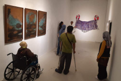 Difabel Diajak Tur dalam Pameran Seni di ISI