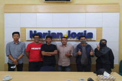 Bioskop Online: Mengatasi Pembajakan Seperti Menguras Air Laut
