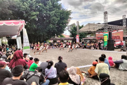 Upacara Ganti Dwaja Dimeriahkan Atraksi Budaya