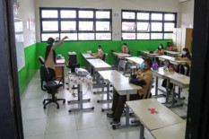 Guru Diusulkan Dapat Tunjangan Profesi sampai Pensiun