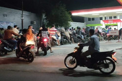 Ada Rencana Kenaikan Harga, SPBU di Gunungkidul Diserbu Warga, Antrean Mengular