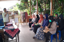 Pelatihan Ecoprint di Brontokusuman Jogja Tingkatkan Perekonomian Masyarakat