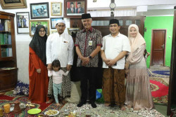 Ganjar Sampaikan Belasungkawa Atas Wafatnya Istri KH Maimoen Zubair