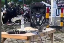 Pengamen di Perempatan Concat Bikin Heboh, Bawa Laptop dan Perlengkapan DJ