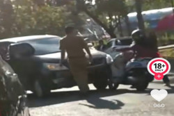 Viral ASN Tendang Perempuan di Jalanan, Tokoh Perempuan: Pelaku Layak Dipecat
