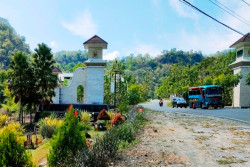 Butuh Perawatan, Begini Kondisi Gapura Perbatasan Gunungkidul-Klaten