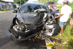 Agya Tabrak Pohon Jati, Lima Orang Luka-luka