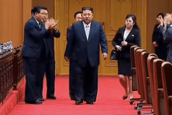 Sosok Wanita Misterius yang Selalu Berada di Dekat Kim Jong-un