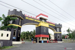 Polisi Tembak Polisi Pakai Pelontar Gas Air Mata di Gorontalo