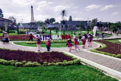 Jelajah Cimory On The Valley, Ada Mini Zoo hingga Taman Miniatur Dunia