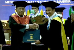 UIN Sunan Kalijaga Anugerahkan Honoris Causa kepada Habib Chirzin
