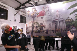 Ide Brilian Ganjar: Karya Foto Dibikin Baju