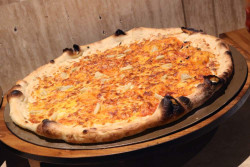 Pizza Terbesar Hadir di Jogja, Hanya di TERA All Day Dining Restaurant