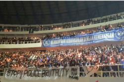 Tetap Datang Meski Laga Ditunda, Ini yang Dilakukan Suporter PSIS di Stadion Jati Diri