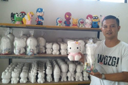 Bisnis Kerajinan Celengan Karakter Berbahan Gipsum di Bantul Datangkan Untung Jutaan Rupiah