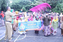 Kreatif! Siswa SD Gedongkiwo Bikin Kostum Karnaval HUT Jogja dari Limbah