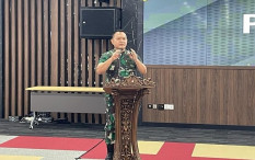 Disorot Karena Tendang Aremania di Kanjuruhan, KSAD Dudung Rilis Video 'TNI Bersama Rakyat'
