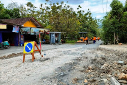 Warga Berharap Jalan di Kawasan Industri Semin Gunungkidul Diperbaiki Semua