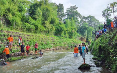 Musim Hujan, DPUPKP Bantul Disibukkan dengan Sampah di Bendung Kali