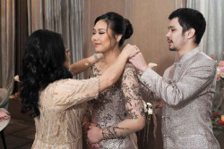 Tunangan, Sisca Kohl dan Jess No Limit Pakai Tradisi Tingjing. Apa Itu?