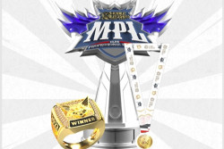 Wow! Trophy Mobile Legend Professional League Indonesia Dibuat dari Emas