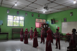 Waswas Gedung Ambruk, Siswa SDN di Bantul Ini Tetap Bersekolah