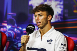GP F1 SUZUKA: Nyaris Tabrak "Traktor Liar" di Lintasan, Begini Reaksi Pierre Gasly