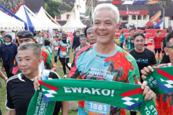 Warga Makassar Heboh Ada Ganjar di Bank Jateng Friendship Run