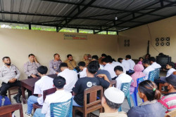 Razia Siswa Bolos, Polisi Temukan Kondom di Tas Pelajar SMP