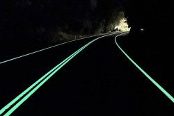 Marka Jalan Glow in The Dark, Serasa Berada dalam Adegan Film